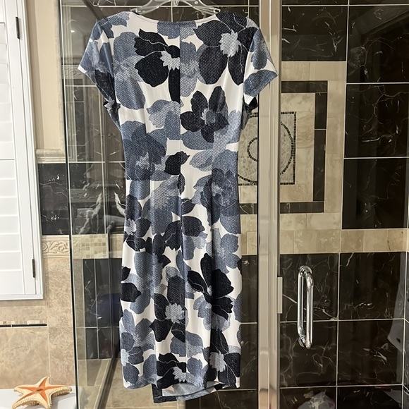 London Times summer dress, size 8, like new condition. Worn only once. - Picture 4 of 8